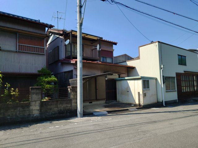 売土地　静岡市駿河区西脇の外観|前面道路幅員8.3ｍと広く、駐車もラクラクです♪駐車時の切り返し回数が少なく、スムーズに出入り可能。