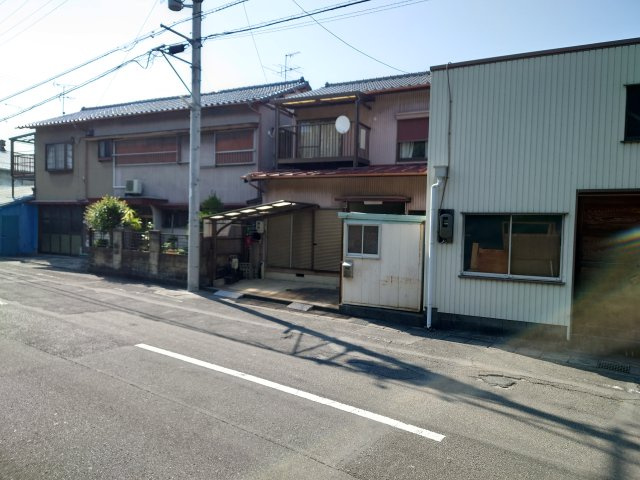 売土地　静岡市駿河区西脇の外観|交通量少なく比較的静かな場所ながら、利便性の高い西脇エリア！