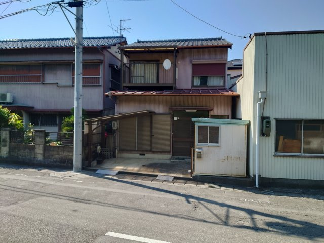 売土地　静岡市駿河区西脇の外観|南東向きで日当たりや風通しを確保しやすいです！道路幅にゆとりがあり、開放感を感じやすい立地です！