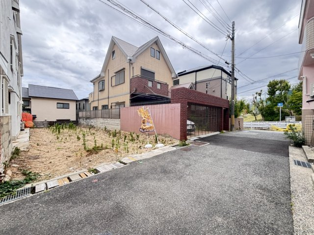 篠原中町４丁目売土地の前面道路含む現地写真