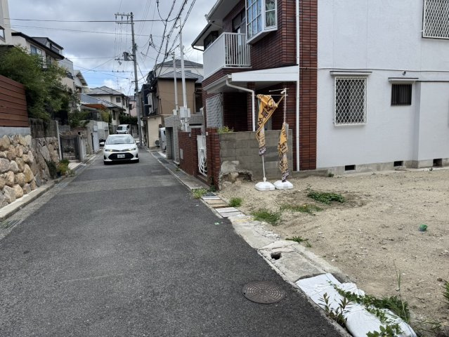 篠原中町４丁目売土地の前面道路含む現地写真