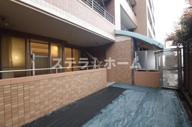 サンメゾン枚方朝日丘かえで館の庭|お庭も活用できます