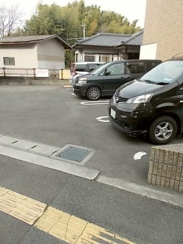 合志市須屋のアパートの駐車場|駐車スペースもあります