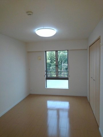 合志市須屋のアパートの内装|明るい色調の室内です