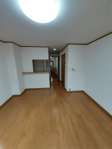 菊池郡菊陽町花立１丁目のアパートの内装|明るい色調の室内です