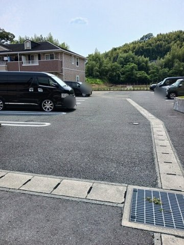 熊本市北区飛田町のアパートの駐車場|駐車場に車を止められます