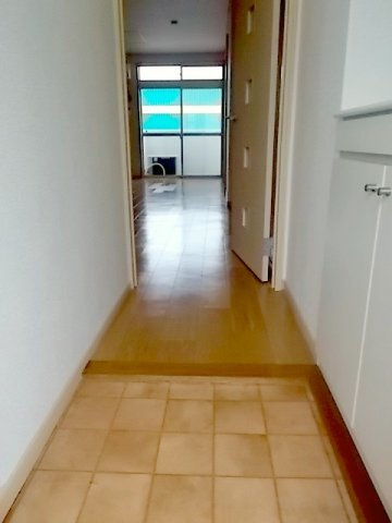 熊本市北区飛田３丁目のアパートの玄関|明るい玄関です
