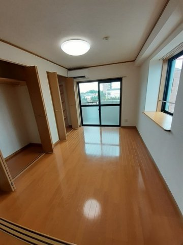 菊池郡菊陽町大字津久礼の賃貸マンションの内装|明るい室内です