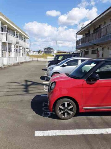 合志市須屋のアパートの駐車場|車をお持ちの方に嬉しい駐車場付きの物件です