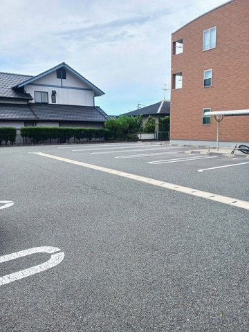 熊本市北区池田３丁目のアパートの駐車場|駐車場があるので、車を買う予定の方も安心です