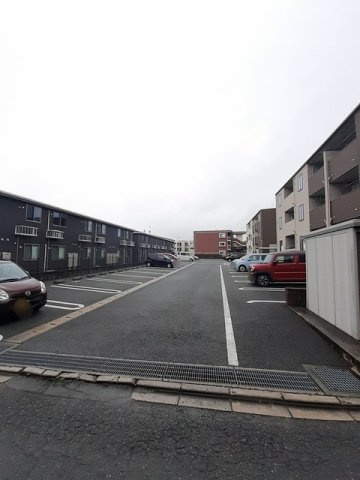 合志市須屋のアパートの駐車場|駐車場完備です