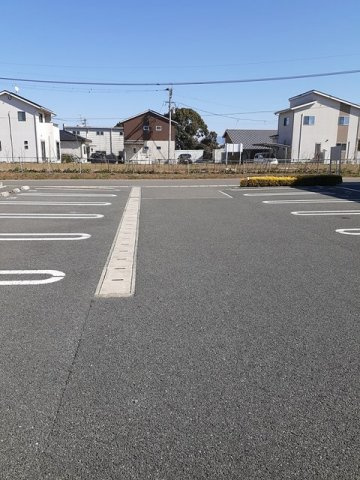 サニーガーデンＡの駐車場|駐車場に車を止められます