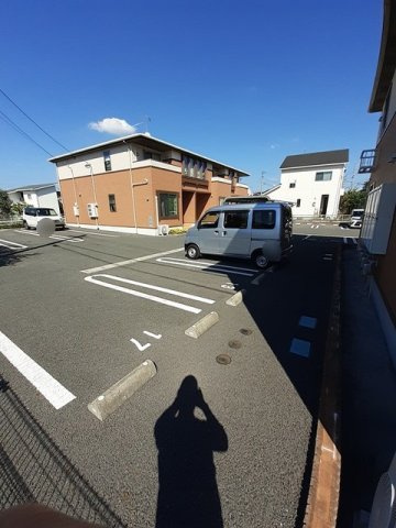 合志市須屋のアパートの駐車場|駐車場に車を止められます