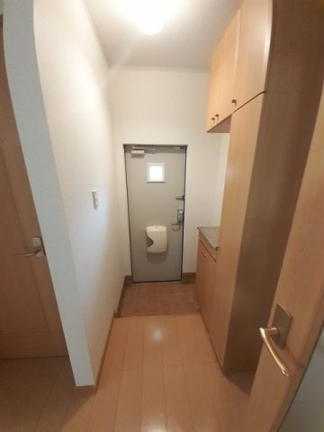 熊本市北区龍田陳内３丁目のアパートの玄関|収納もある玄関です
