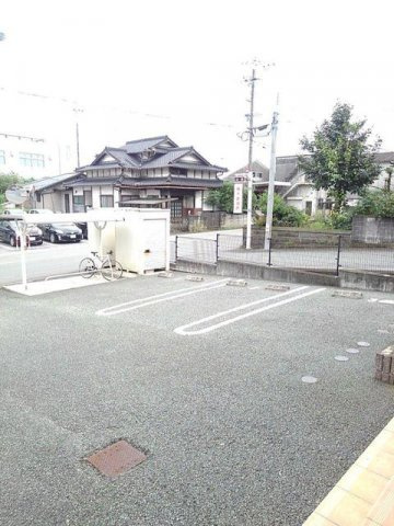 熊本市北区植木町山本のアパートの駐車場|駐車場に車を止められます