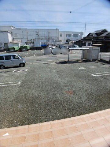 熊本市北区植木町山本のアパートの駐車場|駐車場があるので、車を買う予定の方も安心です
