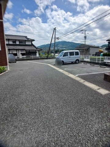 熊本市北区植木町上古閑のアパートの駐車場|駐車場があるので、車を買う予定の方も安心です