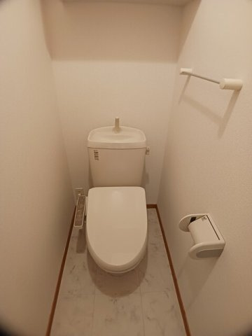 熊本市北区植木町上古閑のアパートのトイレ|ゆったりとした空間のトイレです