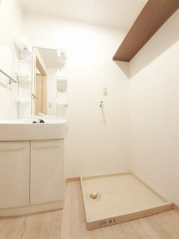熊本市東区長嶺東５丁目のアパートの洗面所|コンパクトで使いやすい洗面所