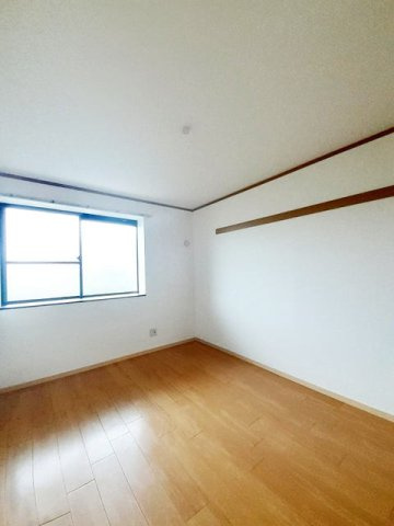 熊本市東区長嶺東５丁目のアパートの内装|明るい色調の室内です