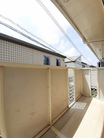 熊本市東区長嶺南７丁目のアパートのバルコニー|暖かな日差しのふりそそぐバルコニー