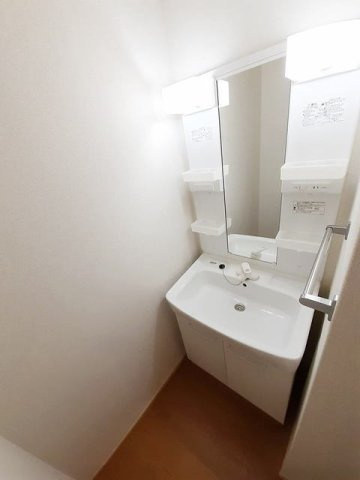 熊本市東区長嶺南７丁目のアパートの洗面所|明るい洗面所です