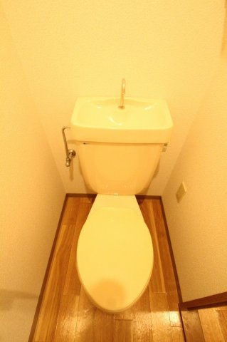熊本市東区八反田１丁目のアパートのトイレ|落ち着いたトイレです