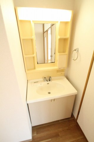 熊本市東区八反田１丁目のアパートの洗面所|ゆったりとスペースのある洗面所
