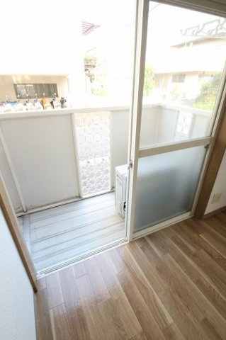熊本市東区八反田１丁目のアパートのバルコニー|暖かな日差しのふりそそぐバルコニー