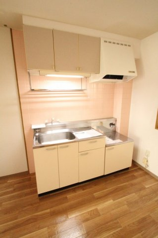 熊本市東区八反田１丁目のアパートのキッチン|コンパクトなキッチンで掃除もラクラク