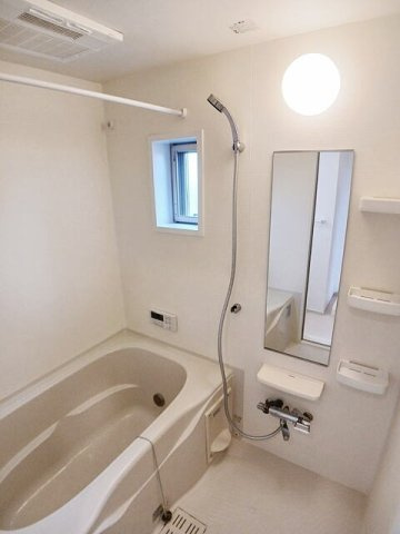 熊本市東区長嶺東８丁目のアパートの浴室|コンパクトで使いやすいお風呂です