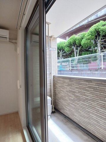 熊本市東区保田窪本町のアパートのバルコニー|暖かな日差しのふりそそぐバルコニー