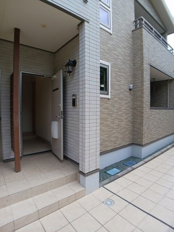 熊本市東区保田窪本町のアパートの玄関|落ち着いた玄関です