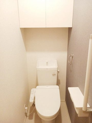 熊本市東区上南部４丁目のアパートのトイレ|落ち着いた色調のトイレです