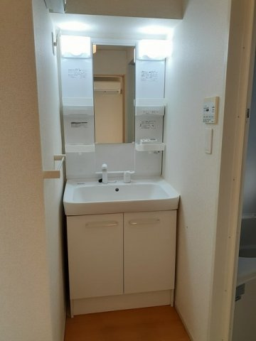 熊本市北区楠６丁目のアパートの洗面所|広い洗面スペース