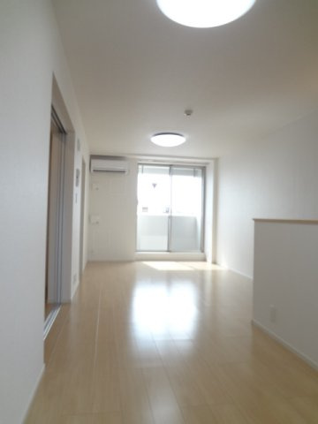 熊本市北区弓削１丁目の賃貸マンションの居間・リビング|こちらの居間で趣味の時間をお楽しみください