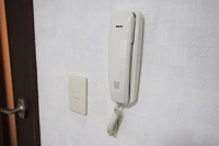 インターホンで訪問者確認♪