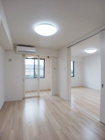 ソーテルヌの内装|明るい色調の室内です