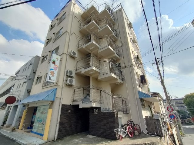 サニー神戸マンションの外観