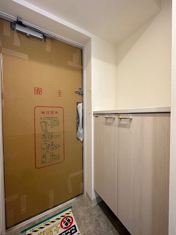 アプリーレ元町ウエストの玄関