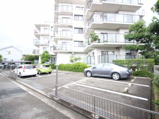 芦屋楠町パインクレストの駐車場