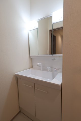 《仲介手数料無料》北区大成町４丁目611-1新築一戸建て‎ハートフルタウンの独立洗面台