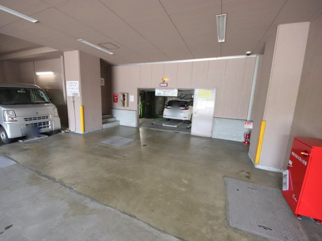 ライフコート富雄の駐車場