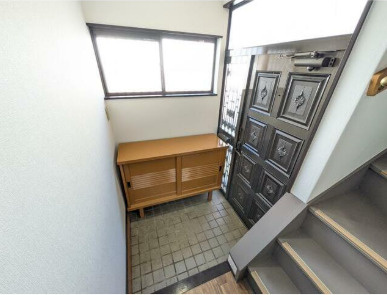 柏戸建の玄関