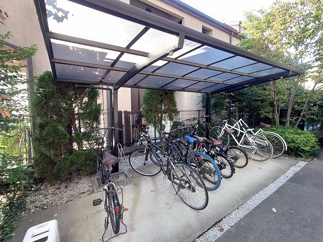 ブラックペッパーのその他共用部分|★屋根付き駐輪場★