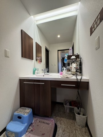 充実した日々が手に入る♪ソーラー付き×Z空調付きの那須塩原市中古物件の独立洗面台