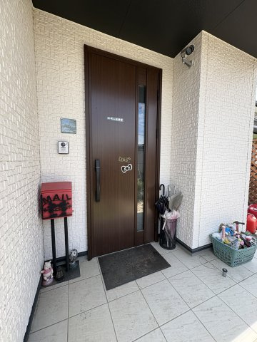 充実した日々が手に入る♪ソーラー付き×Z空調付きの那須塩原市中古物件の玄関