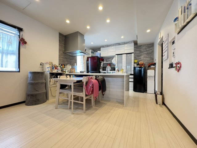 充実した日々が手に入る♪ソーラー付き×Z空調付きの那須塩原市中古物件の居間・リビング