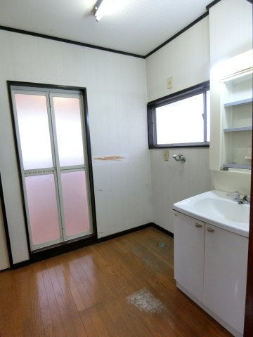 松戸市 常盤平西窪町戸建て 二世帯住居の独立洗面台