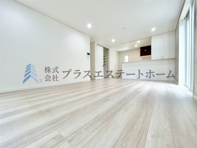 【居間・リビング】 | 須磨区横尾3丁目　新築戸建 | LDKは19.8帖確保♪リビング横の大きな窓からの採光で明るい空間です♪
